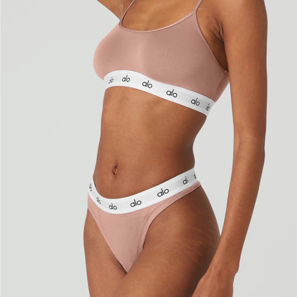ALO YOGA matching icon bra and cheeky underwear size M. Can be sold separately!